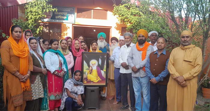 The devotees enjoyed pilgrimage from Nirvanu Kutia Mahilpur to Sri Anandpur Sahib